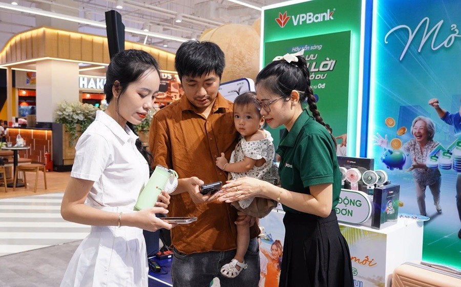 vpbank-truc-tiep-tu-van-khach-hang-1784119455.jpg
