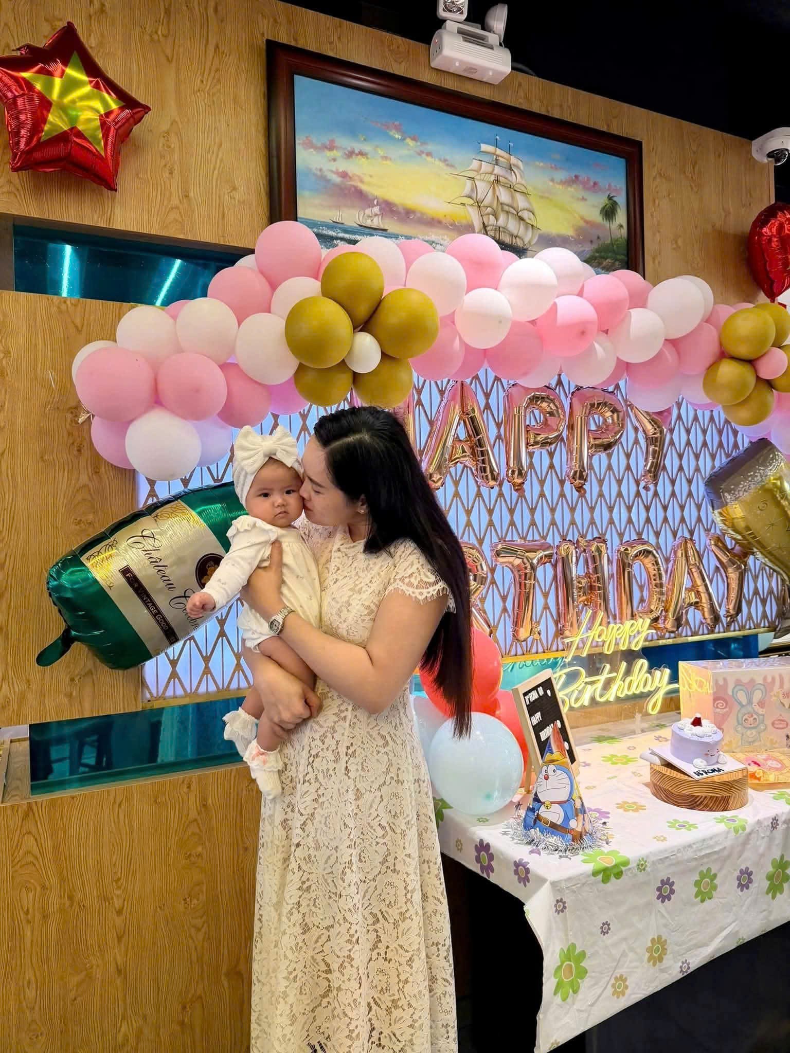 buffet-nrona-ta-quang-buu-khach-hang-1785813182.jpg