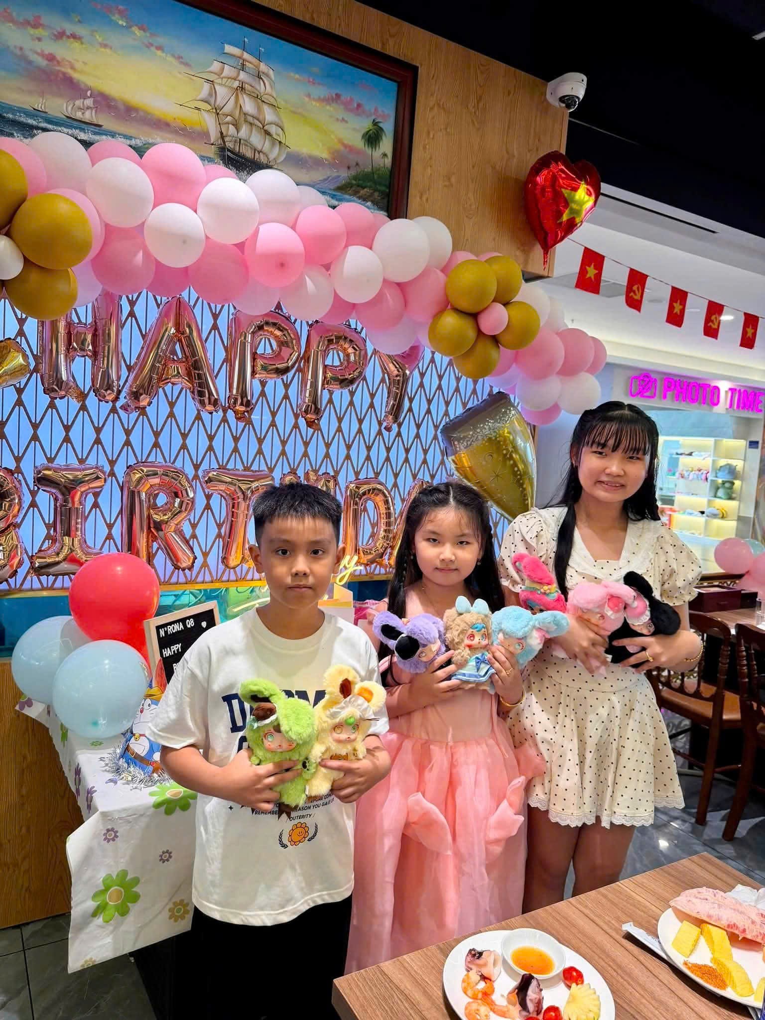 khong-gian-tiec-sinh-nhat-buffet-nrona-1785813182.jpg