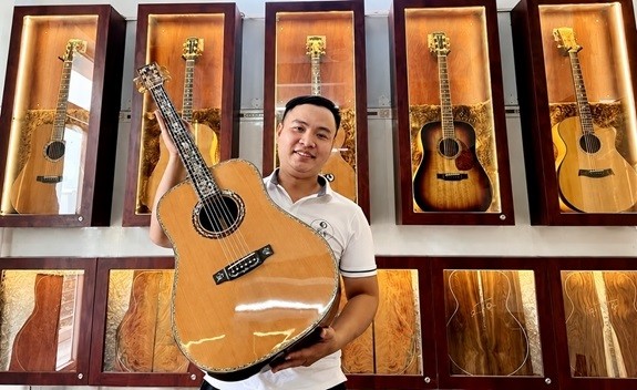 tran-quang-vu-guitar-custom-viet-nam-1785308909.jpg
