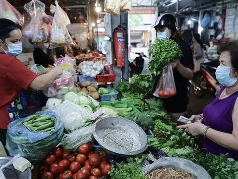 Các mặt hàng thực phẩm tươi tại nhiều chợ dân sinh ở Hà Nội bất ngờ tăng giá