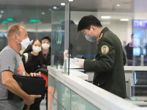 Mới: Người nhập cảnh vào Việt Nam không phải khai báo y tế từ 0h 27/4