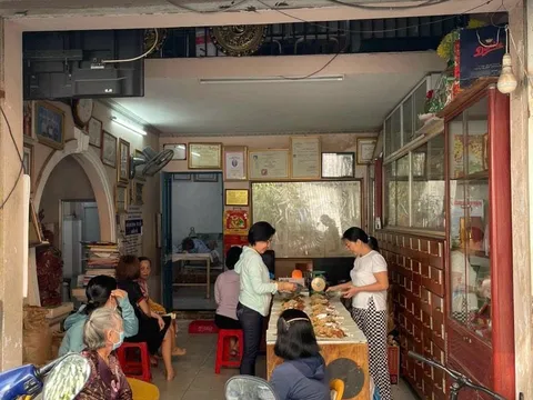 Lương y Phạm Ngọc Khánh – Phòng chẩn trị YHCT Phước An Đường: “Khắc tinh” của bệnh suy giãn tĩnh mạch, mẩn ngứa mề đay