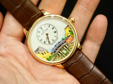 Chiêm ngưỡng chiếc đồng hồ vẽ cảnh Hội An giá gần 900 triệu đồng