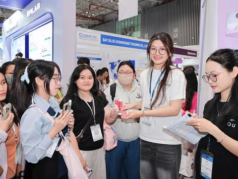 INTO YOU chính thức gia nhập thị trường Việt Nam tại Vietbeauty x Cosmobeauté 2026